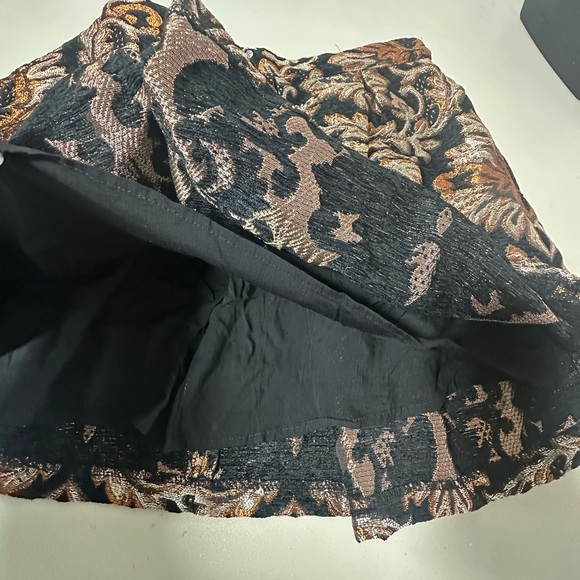 Gianni Bini Lordice Jacquard Mini A-lined Metallic Printed Skirt - Picture 4 of 9